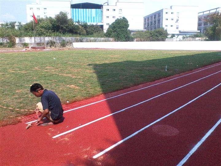 塑膠跑道建設(shè)工具都有那些