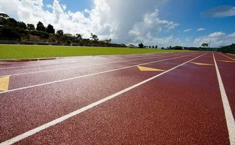 橡膠跑道與塑膠跑道的五大區別